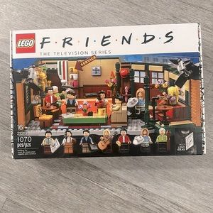 Never opened FRIENDS LEGO set (2319 Central Perk)